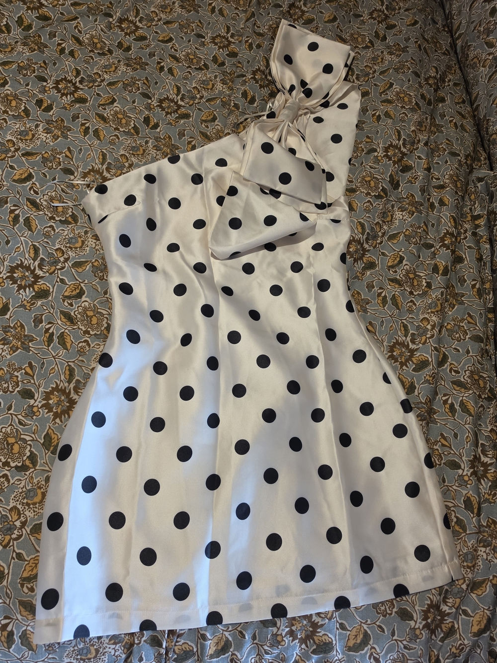 Vici White Polka Dot One-Shoulder Mini Dress